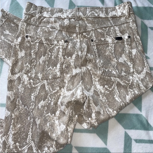 HUE Women's High Rise Denim Capri Legging - Taupe - Faded Python - NWT - Medium - Picture 10 of 14
